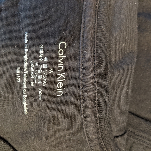 LOT - 6 Men's V-Neck Shirts - Picture 2 of 5